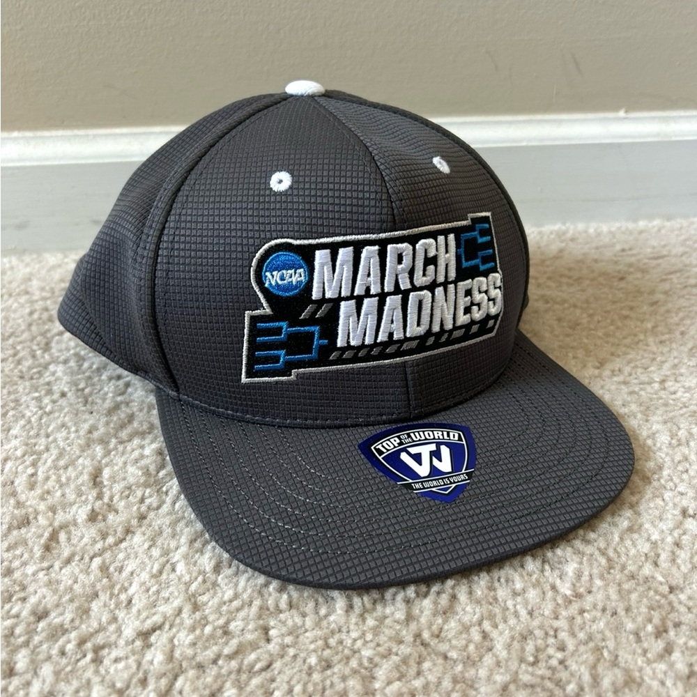 Official 2016 March Madness Gray Hat Snap Back